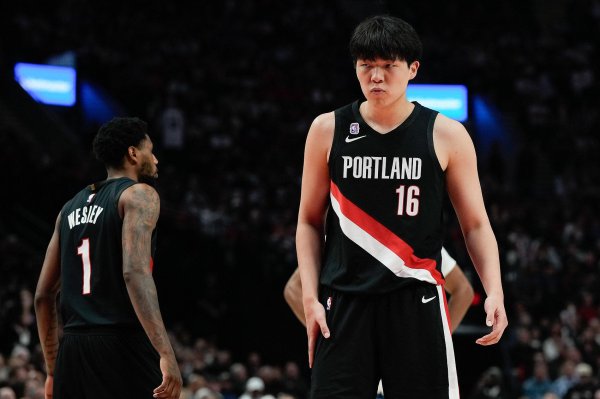 中联亿配 就在今天！杨瀚森又迎NBA生涯突破，却仅打4分钟，开拓者惨遭逆转